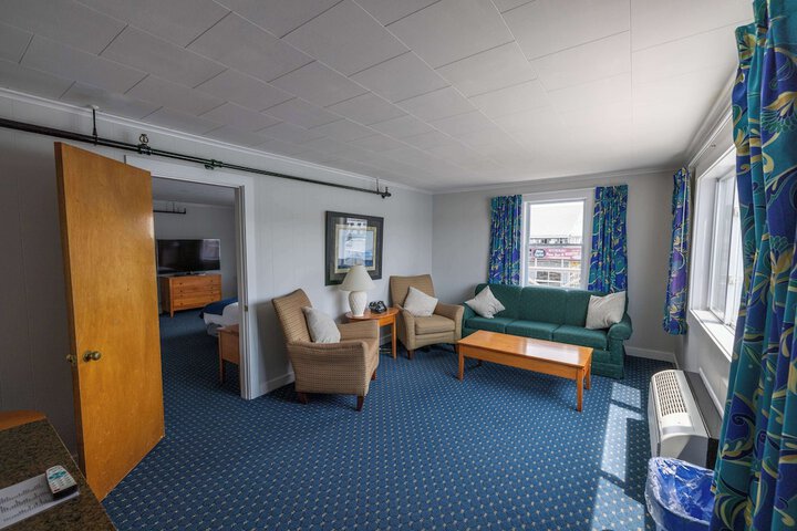 Room 12 of 247