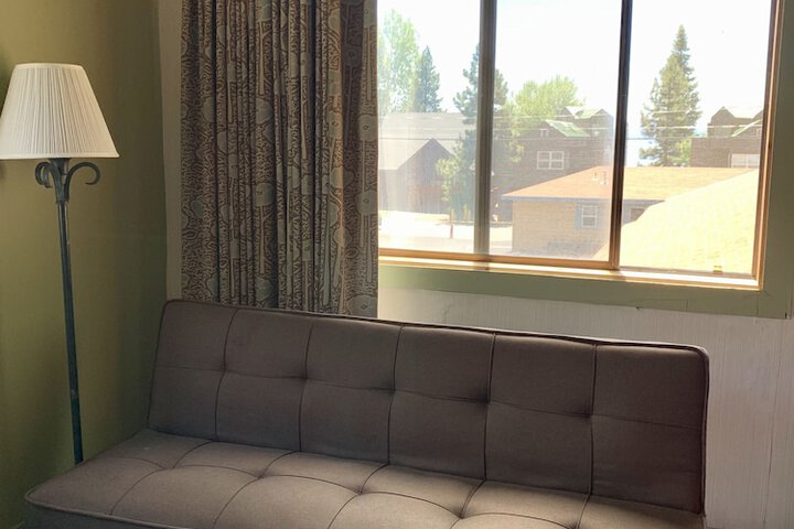 Room 13 of 37