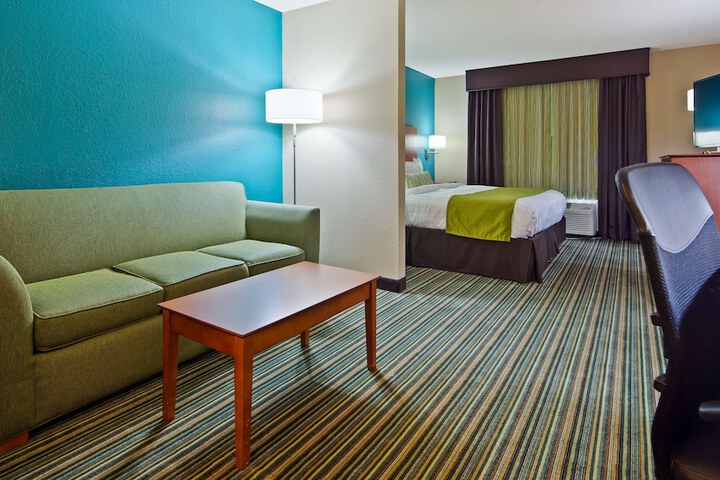 Best Western Plus Menomonie Inn & Suites