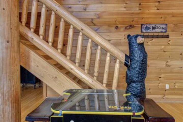 Longwalker Lodge 3 Bedrooms, Hot Tub, Game Room, Sleeps 9