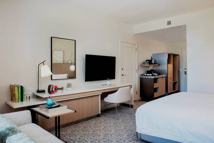 Art Ovation Hotel Autograph Collection