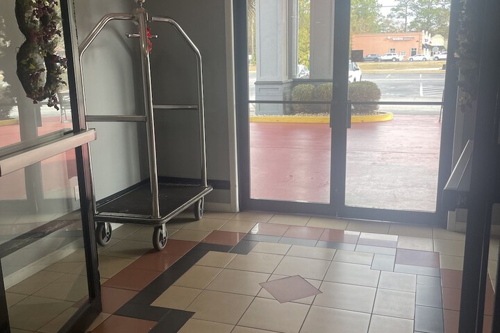Red Roof Inn & Suites Hinesville