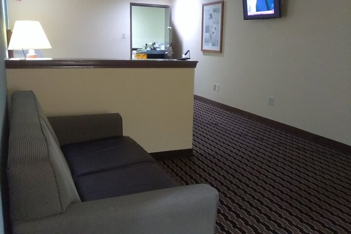 Room 16 of 32