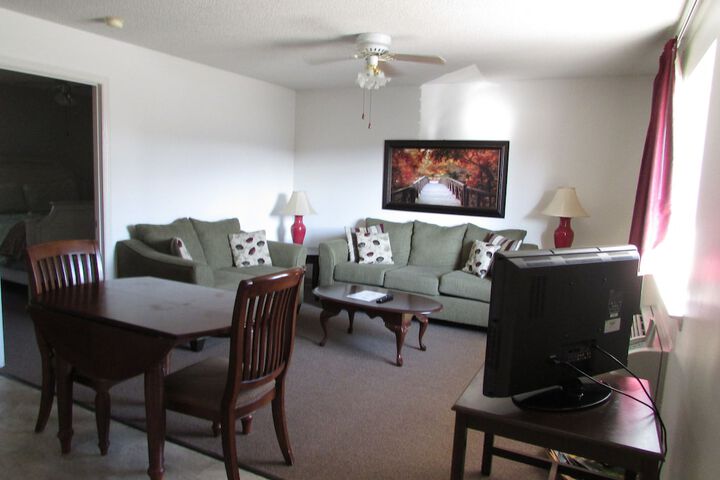 Douglas Inn & Suites