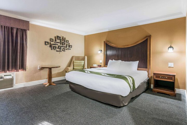 Room 13 of 27