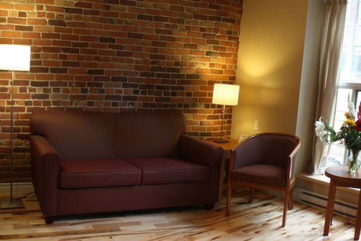 Room 32 of 62