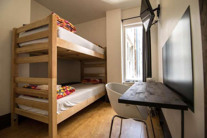 Room 27 of 40