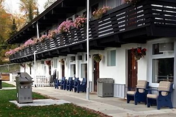 Hotel 4 of 52