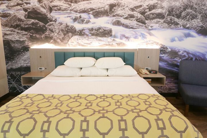 Room 27 of 50