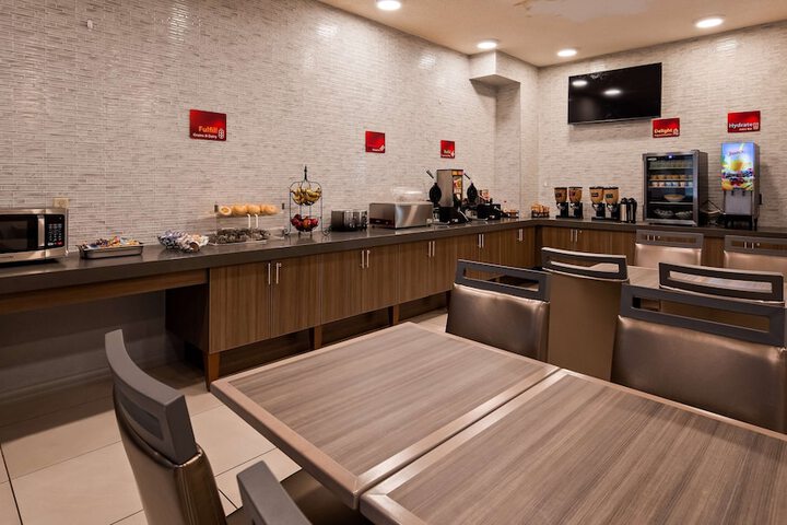 Best Western Plus New Cumberland Inn & Suites