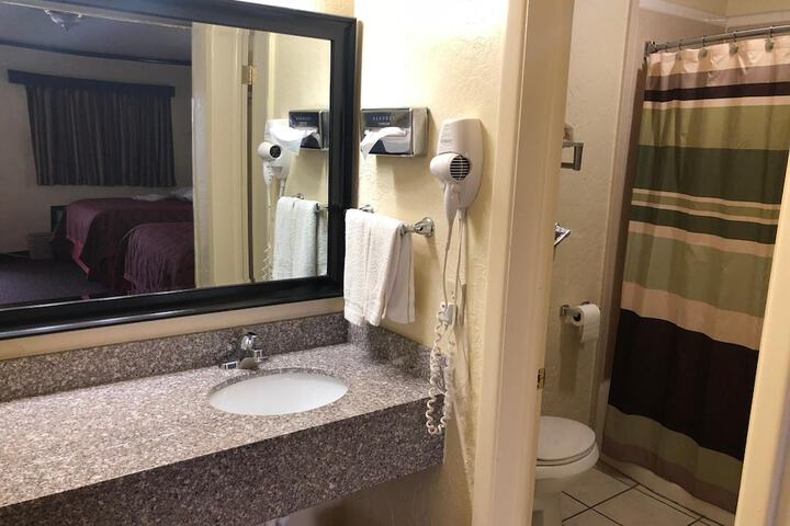Room 8 of 16