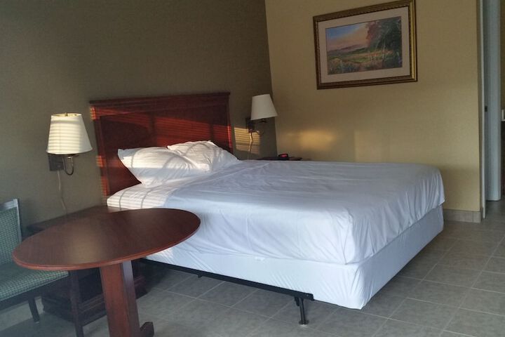 Room 17 of 34