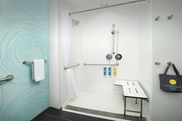 Room 8 of 33