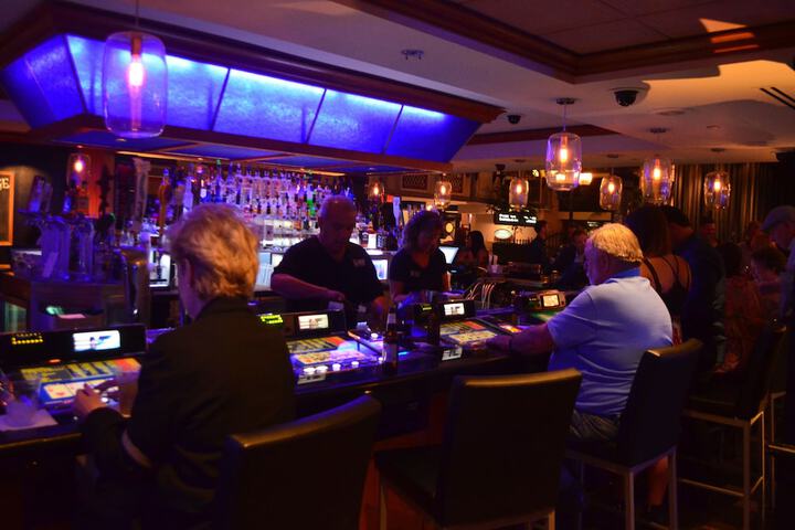 Lounge 101 of 121