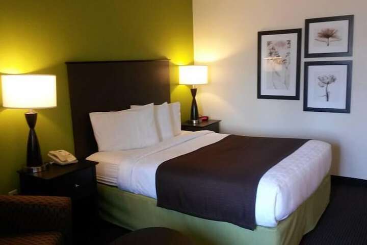 Room 6 of 32