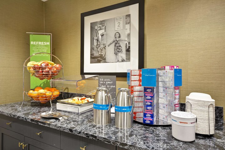 Hampton Inn & Suites Detroit / Warren