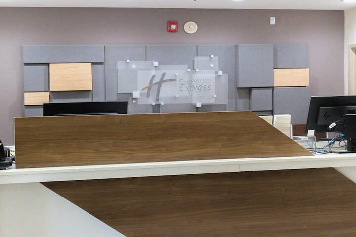 Holiday Inn Express & Suites Hope Mills-Fayetteville Arpt by IHG