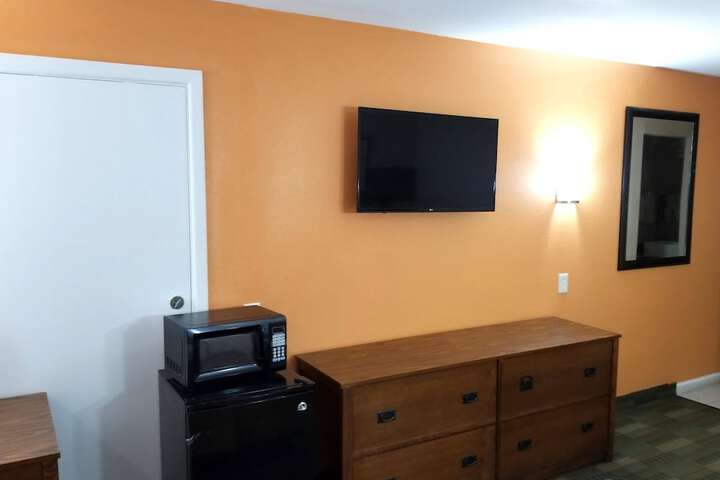 Room 16 of 18