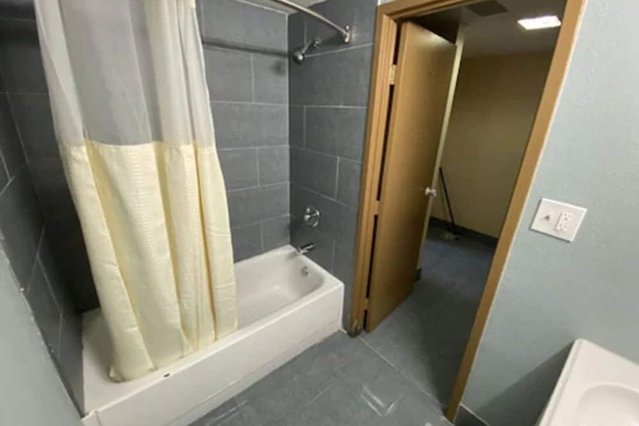 Room 17 of 40