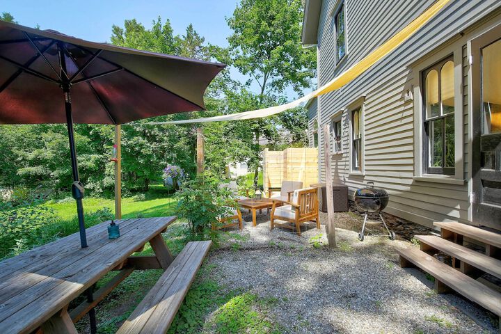 Walk to Downtown: Pet-friendly Millerton Home!