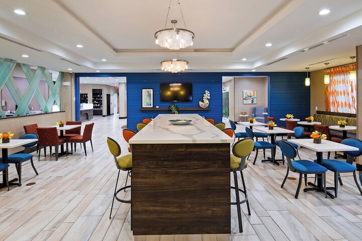 Holiday Inn Express & Suites Pasadena Houston Southeast by IHG