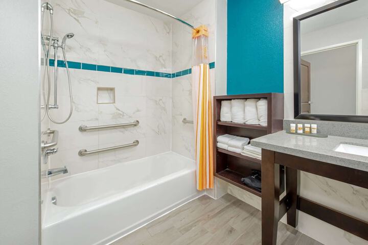 Room 8 of 27