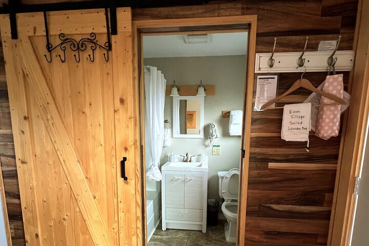 Room 52 of 177
