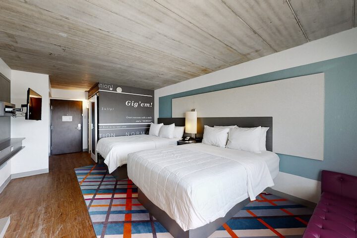 Room 53 of 110