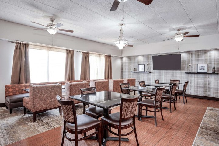 Hotel Interior 11 of 40