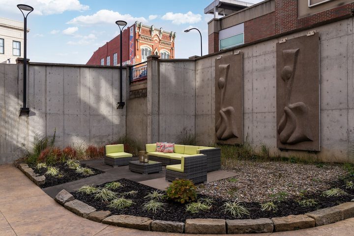 BLU-Tique Akron, a Tribute Portfolio Hotel