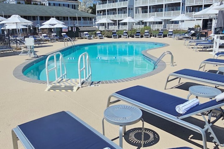 Pool 6 of 44