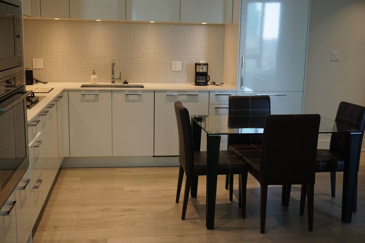 Room 18 of 28