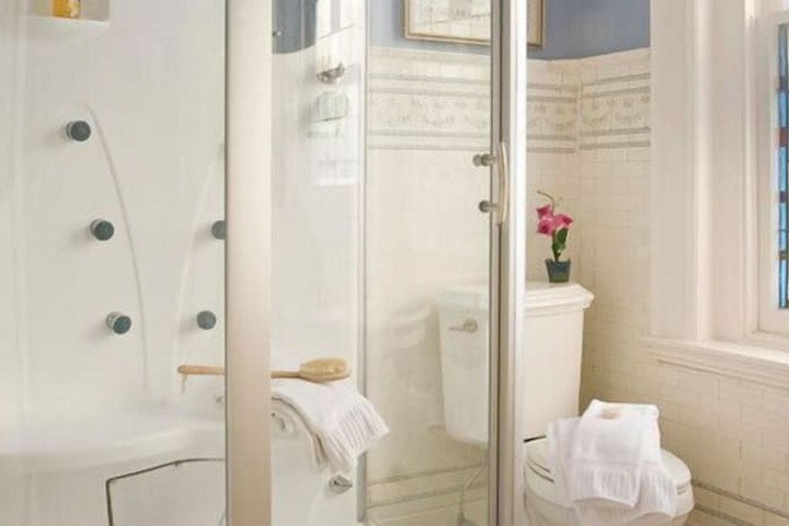 B. F. Hiestand House Bed & Breakfast