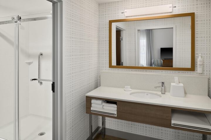 Hampton Inn & Suites Syracuse North Airport Area
