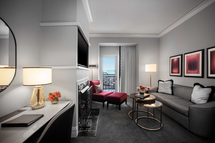 Room 52 of 213