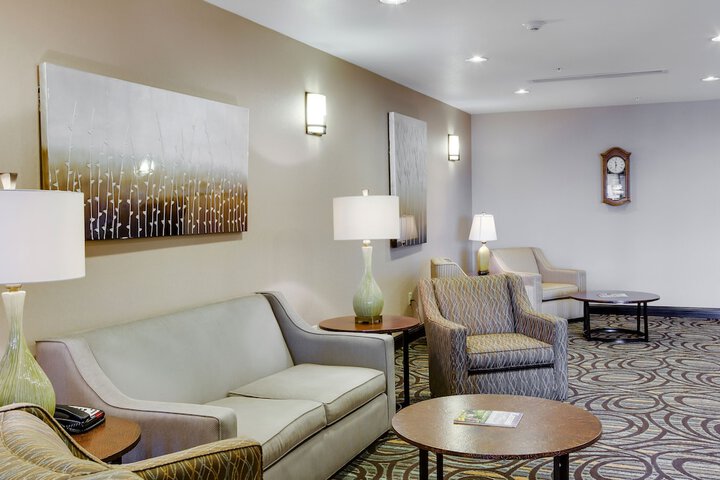 Holiday Inn Express & Suites Nevada by IHG