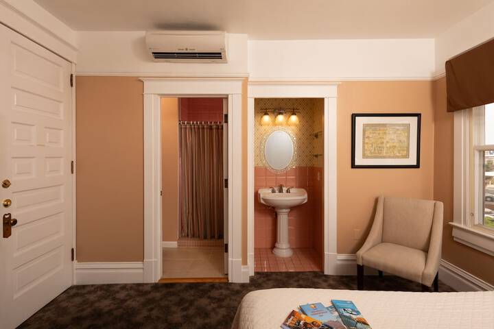 Room 13 of 25