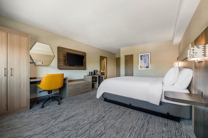 Room 16 of 37