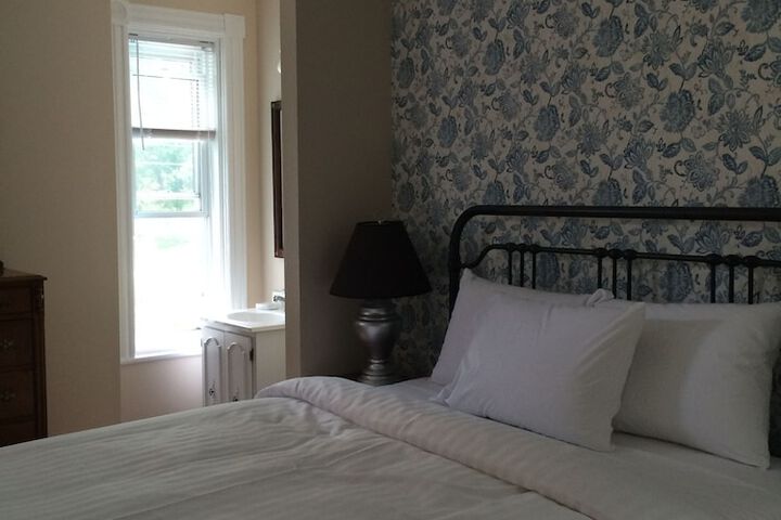 Room 30 of 49