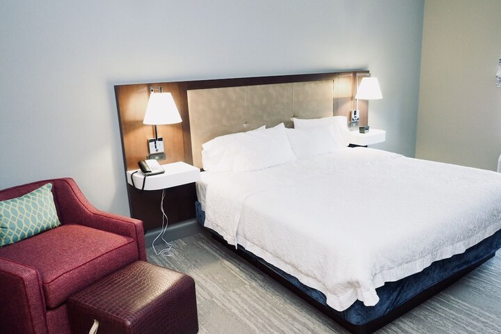 Room 14 of 33