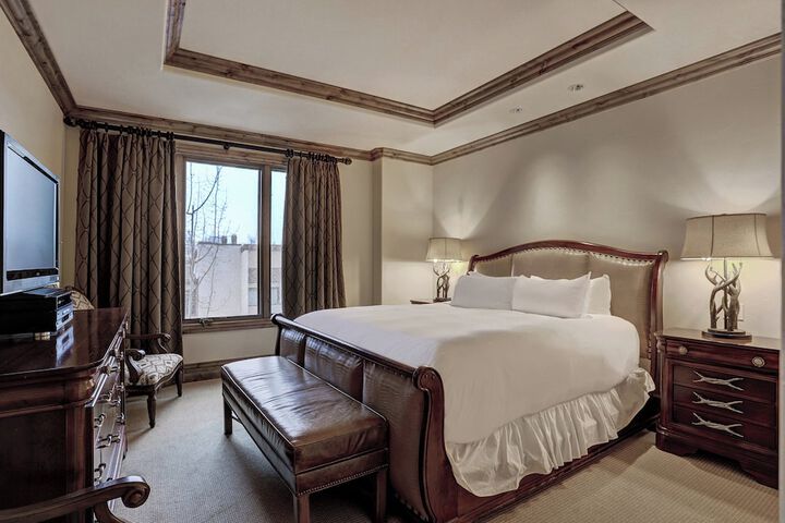 Room 305 of 450