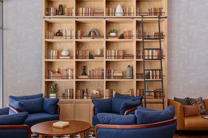 Lounge 124 of 146