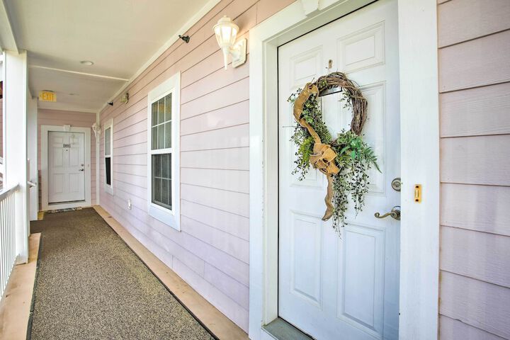 Little River Condo w / Pool 6 Mi to Beach!