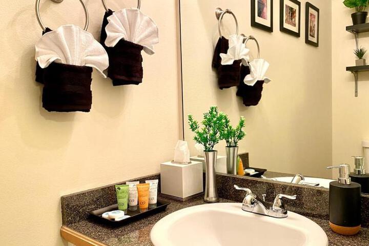 Spacious & comfy home in ultra-convenient location 2025 Traveller Award Winner