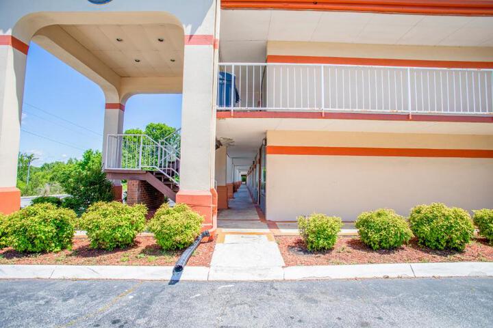 OYO hotel Greensboro east I 40