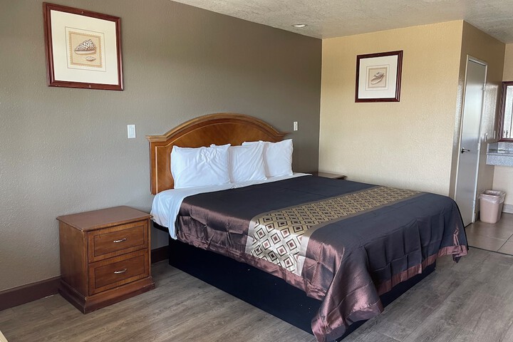Room 13 of 23