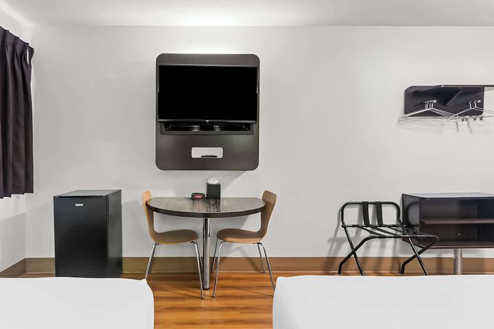 Room 32 of 40