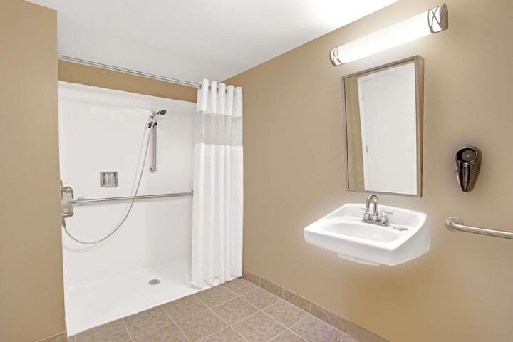 Super 8 by Wyndham Asbury Park