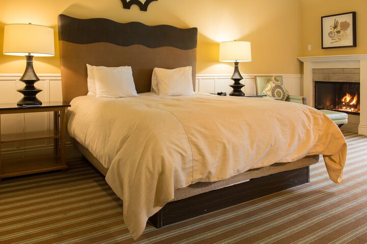 Lighthouse Lodge & Cottages