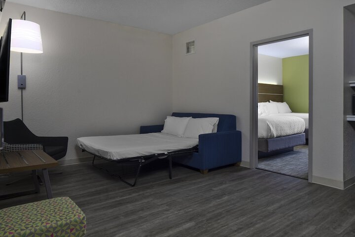 Room 34 of 63